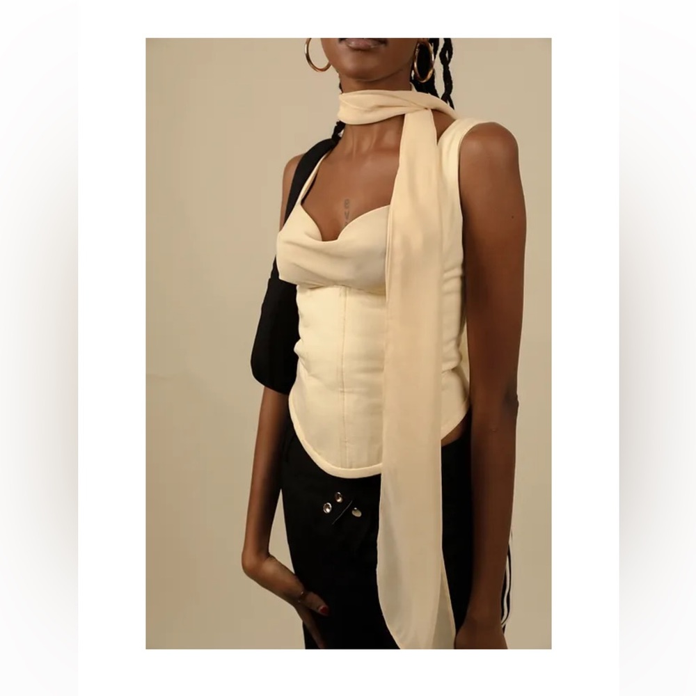 Raphaella Santana corset